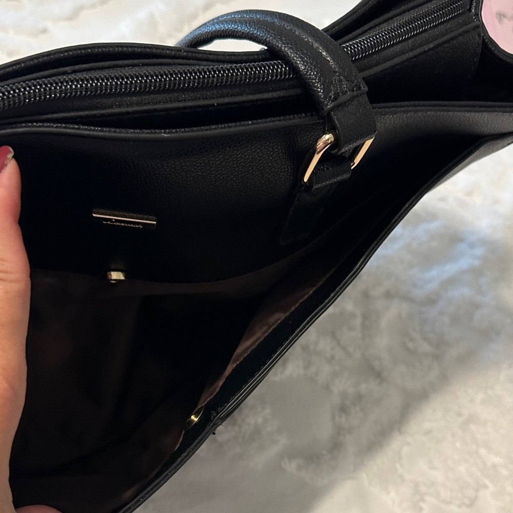 Elegant Black Leather Tote Bag - Picture 2 of 7